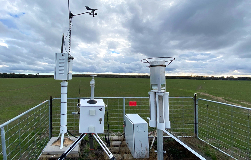 DustTrak enclosure, weather station and DDDG